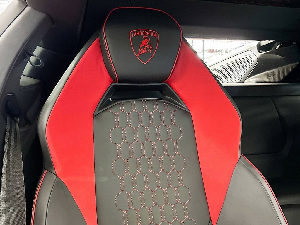 Used 2024 Lamborghini Revuelto image 18