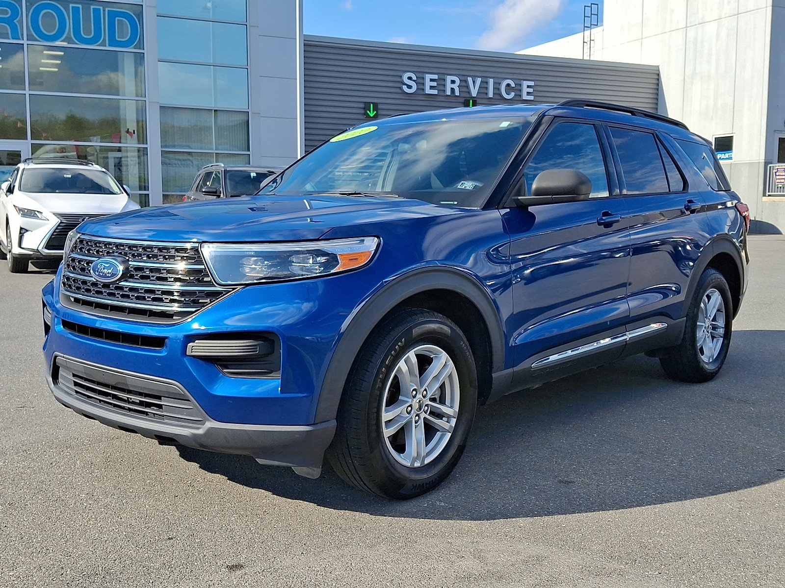 Used 2020 Ford Explorer XLT image 3