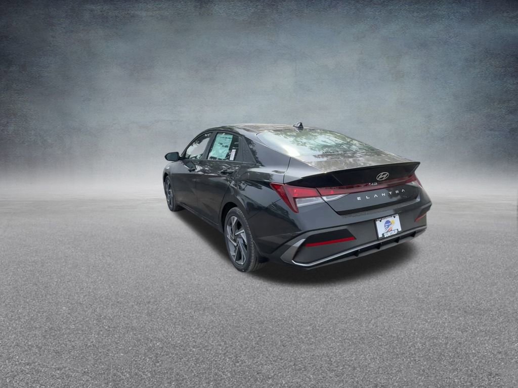 Used 2025 Hyundai Elantra Sport image 18