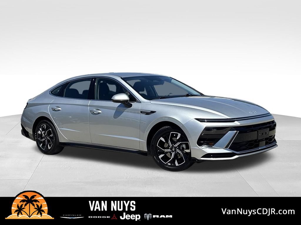 Used 2025 Hyundai Sonata SEL FWD image 1