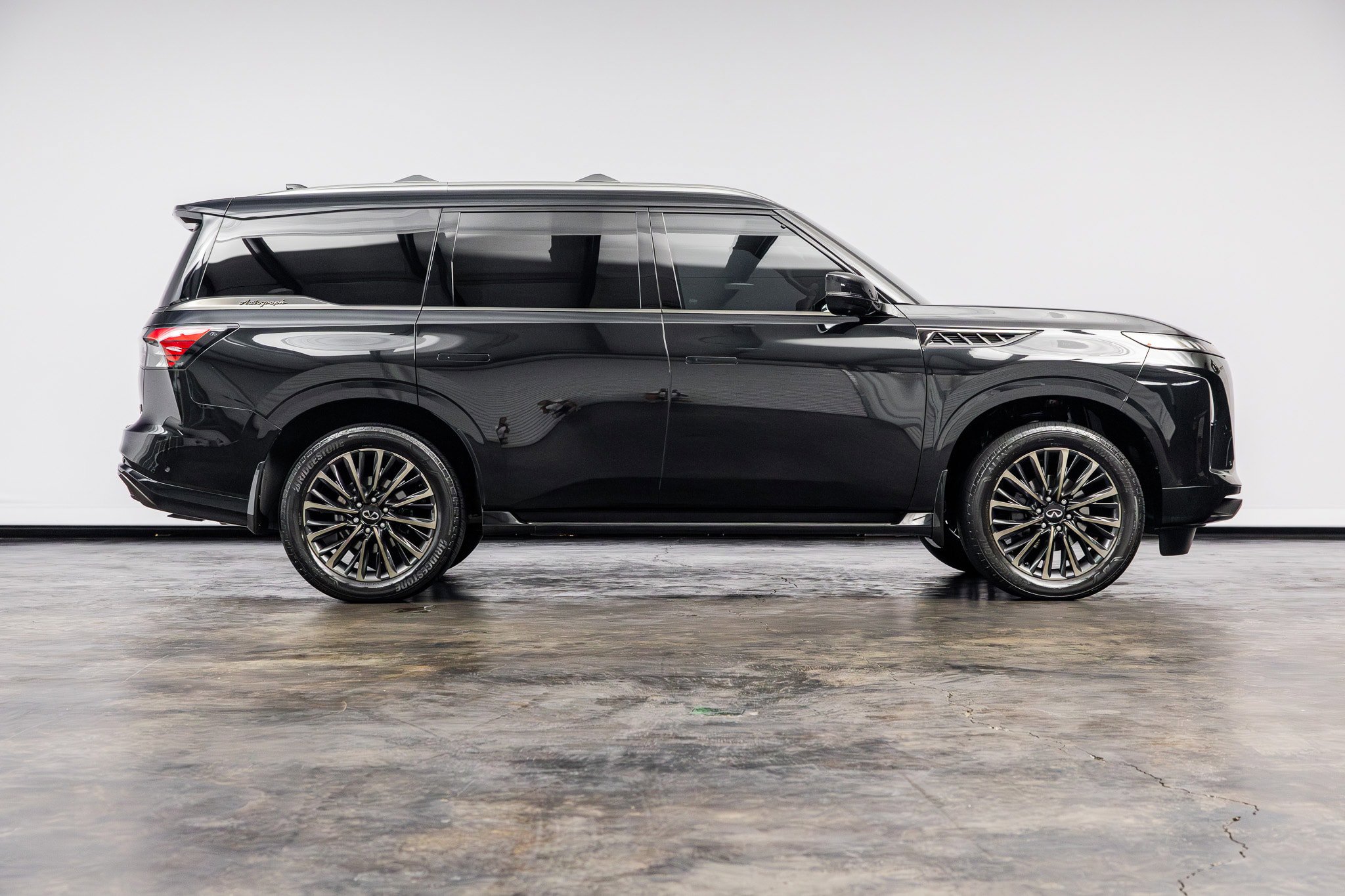 Used 2025 INFINITI QX80 Autograph w/ Autograph Exterior Package AWD/4WD image 21