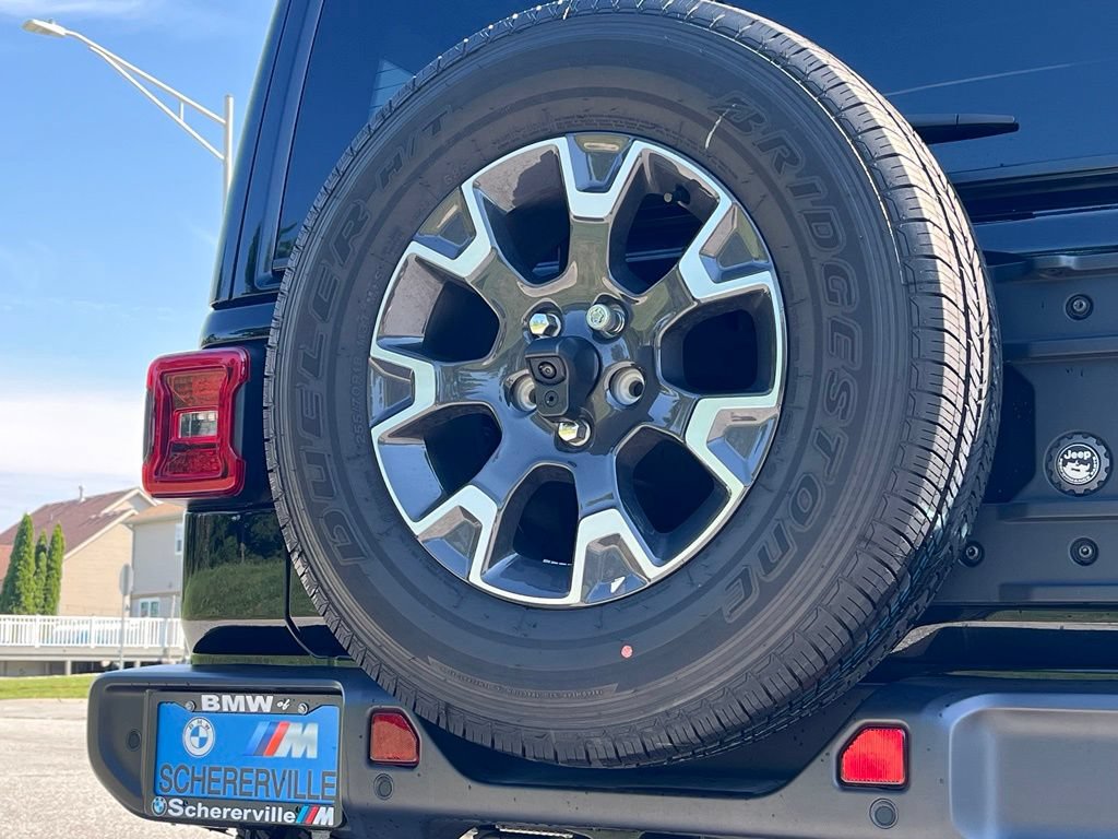 Used 2025 Jeep Wrangler Unlimited Sahara AWD/4WD image 12