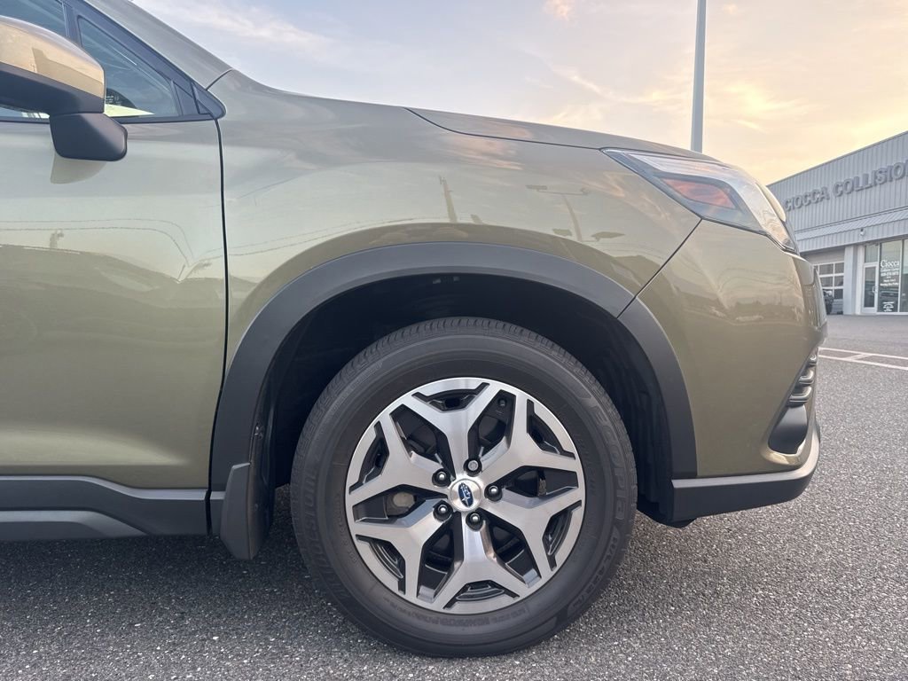 Used 2023 Subaru Forester Premium image 18