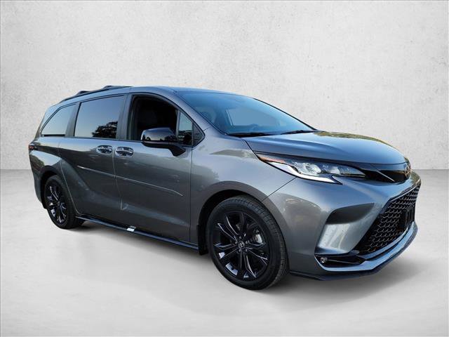 Used 2026 Toyota Sienna XSE FWD image 3