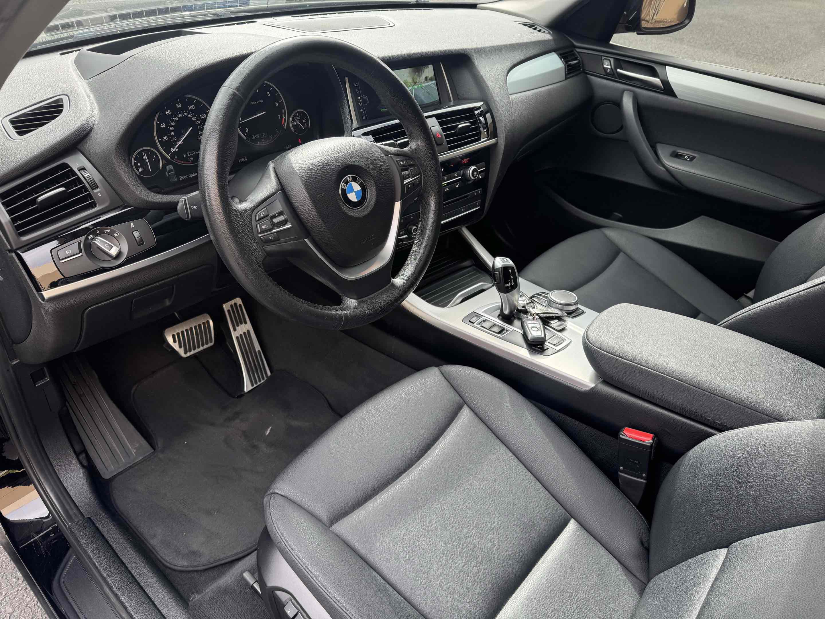 Used 2017 BMW X3 sDrive28i RWD image 3