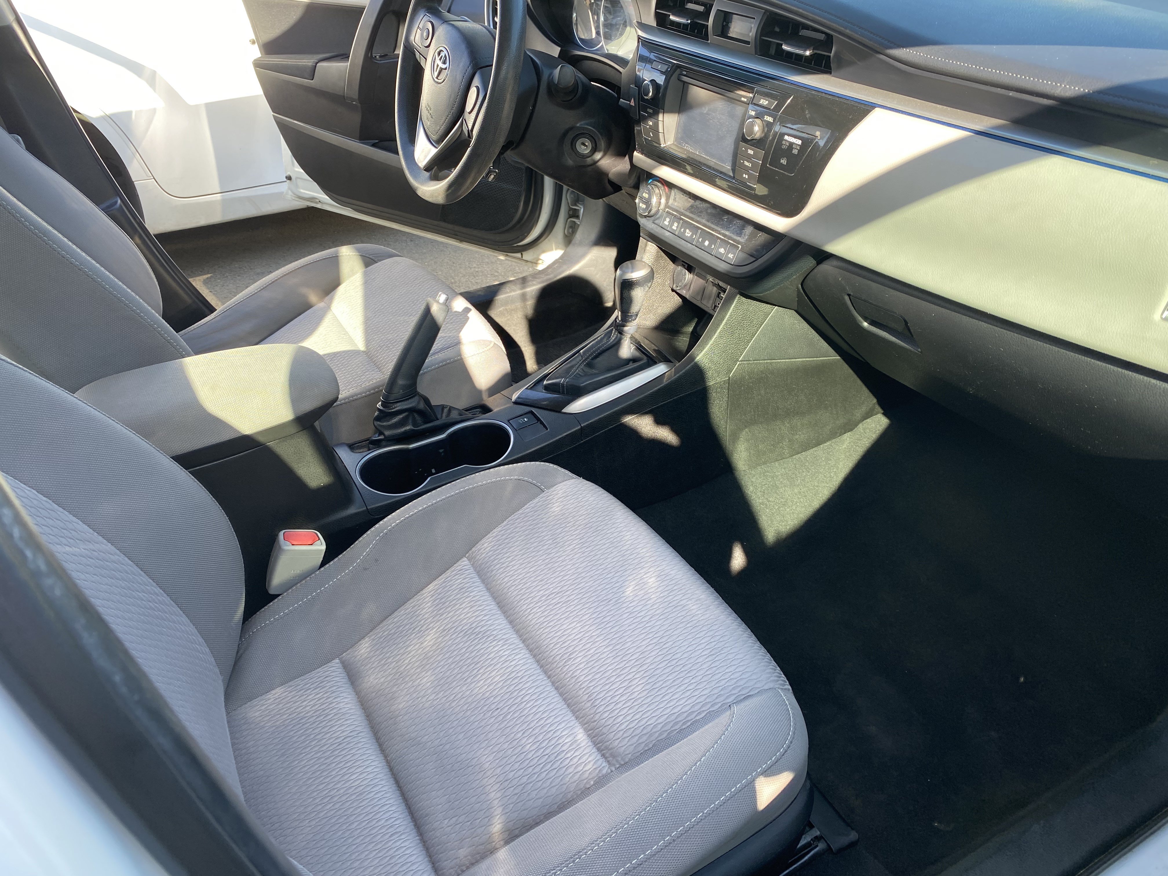 Used 2015 Toyota Corolla LE FWD image 15