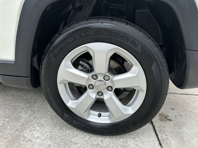 Used 2020 Jeep Compass Latitude FWD image 11