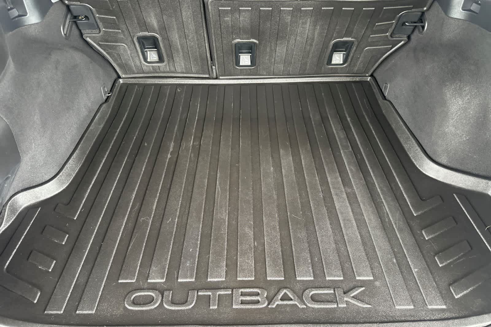Used 2019 Subaru Outback 3.6R Limited AWD/4WD image 16