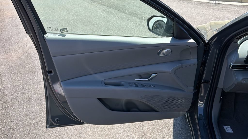 New 2026 Hyundai Elantra SE FWD image 11