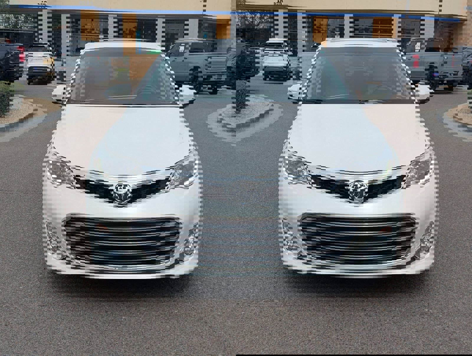 Used 2015 Toyota Avalon Limited image 9