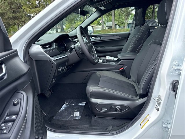 New 2025 Jeep Grand Cherokee L Laredo w/ Luxury Tech Group I image 11