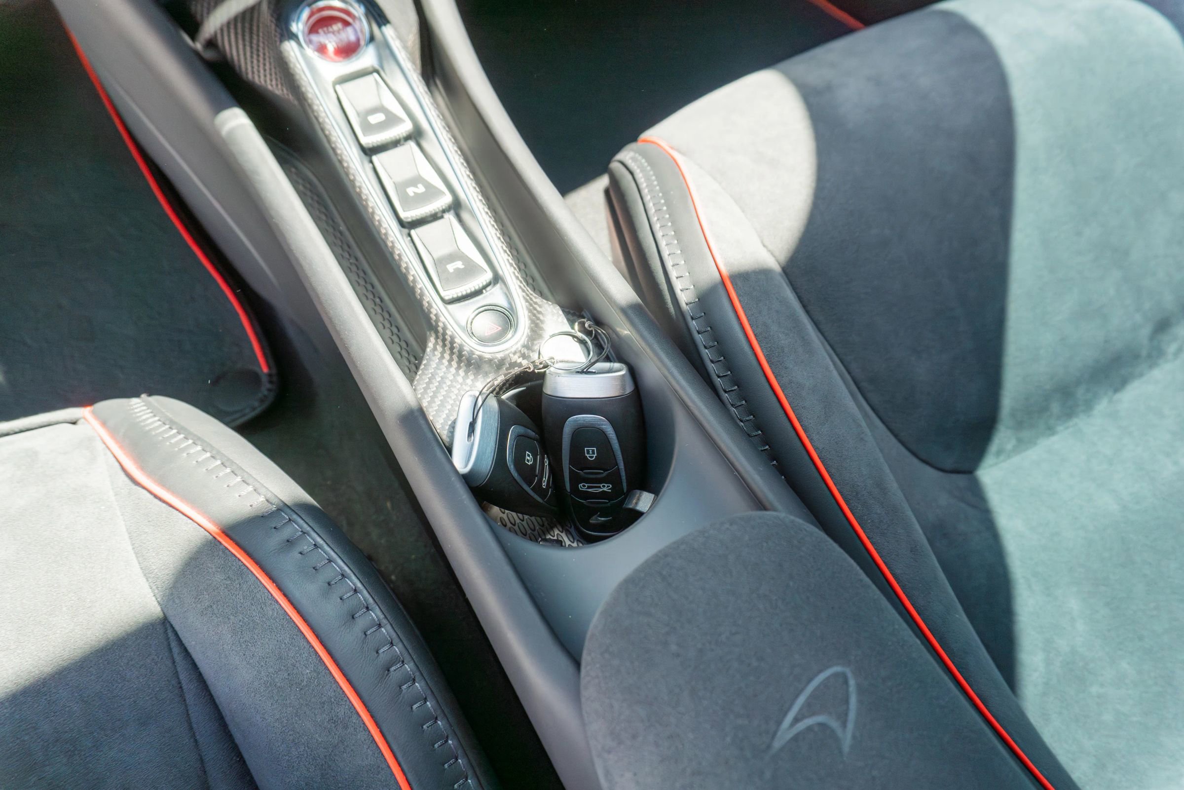 Used 2023 McLaren Artura RWD image 64