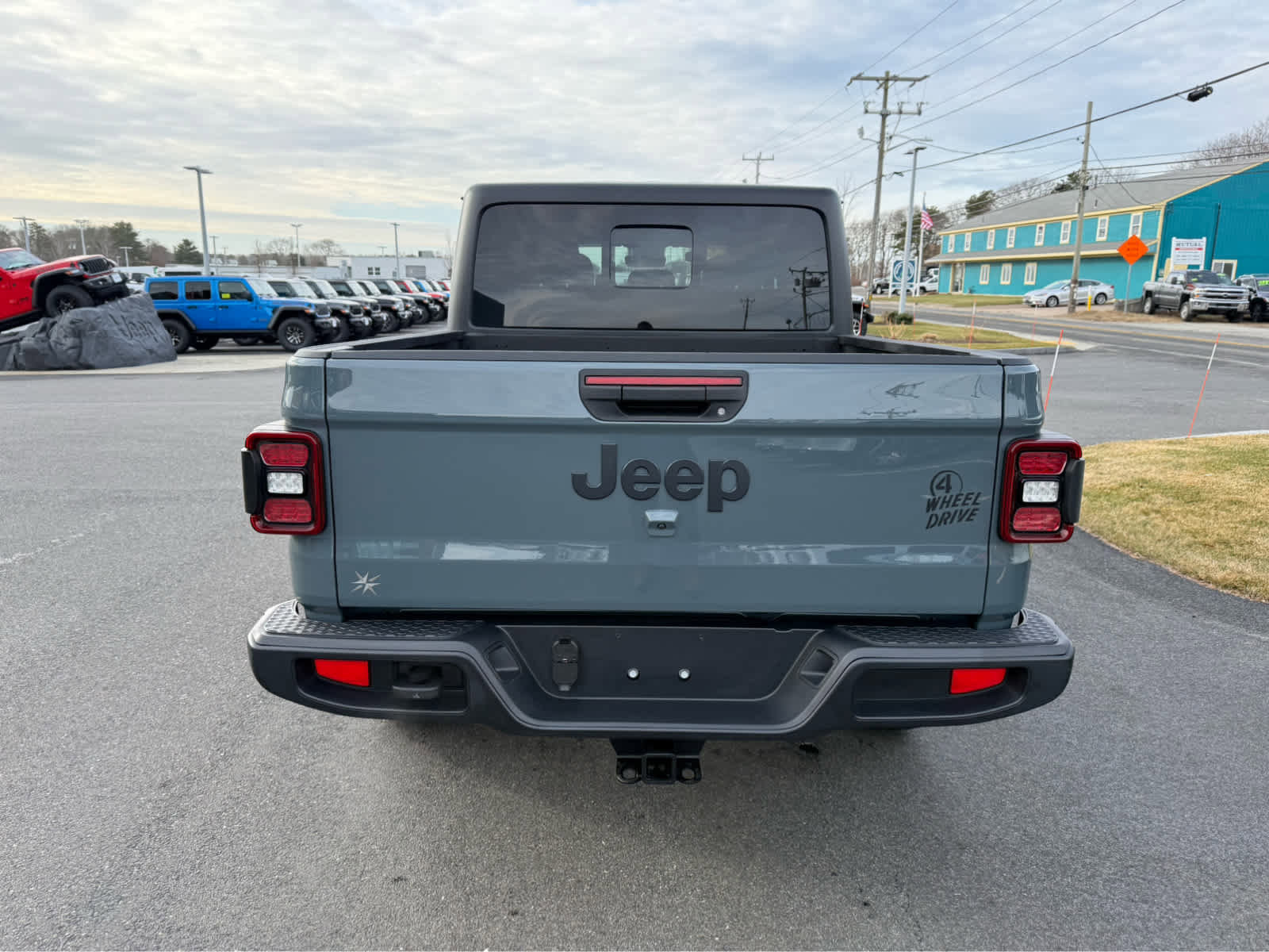 Used 2025 Jeep Gladiator Sport image 7