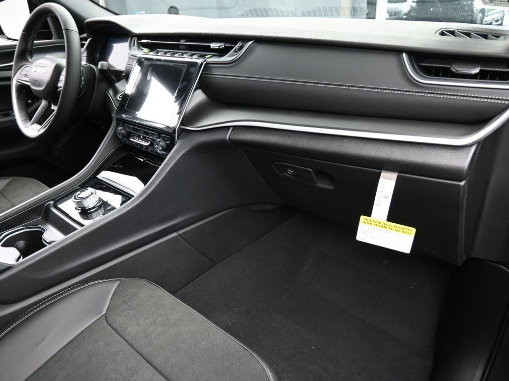 New 2025 Jeep Grand Cherokee Altitude image 38
