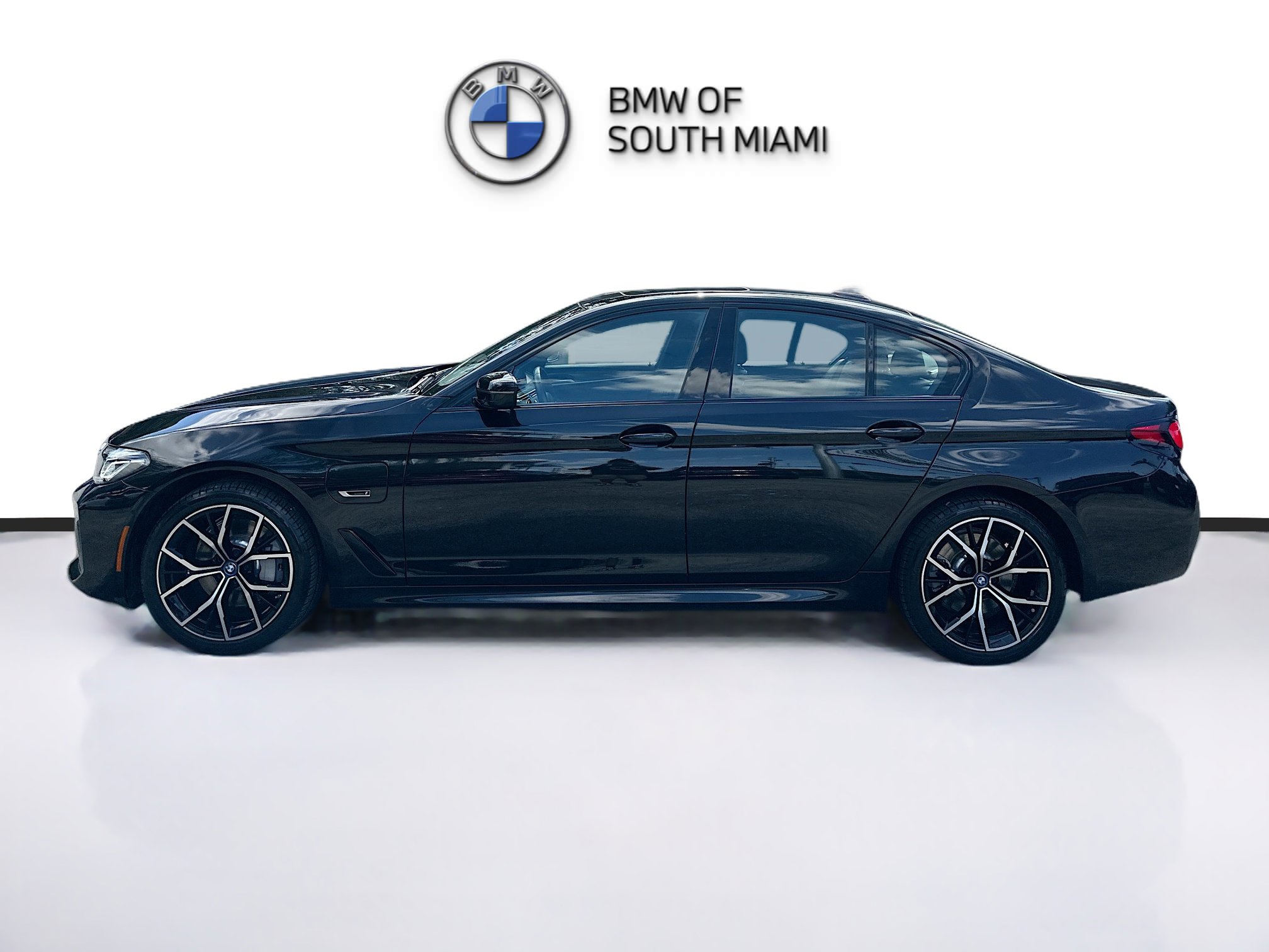 Certified 2023 BMW 530e w/ M Sport Package image 4