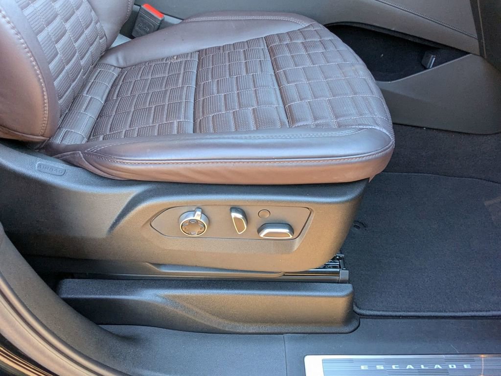 Certified 2024 Cadillac Escalade Premium Luxury Platinum image 31
