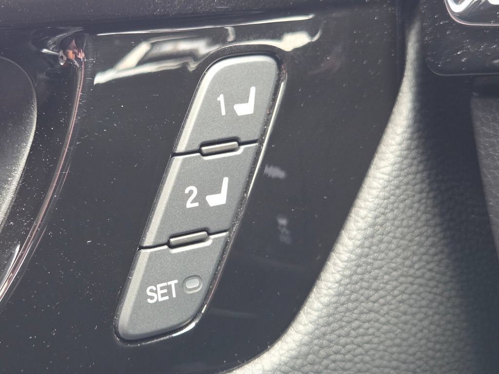 Used 2025 Honda CR-V EX-L image 13