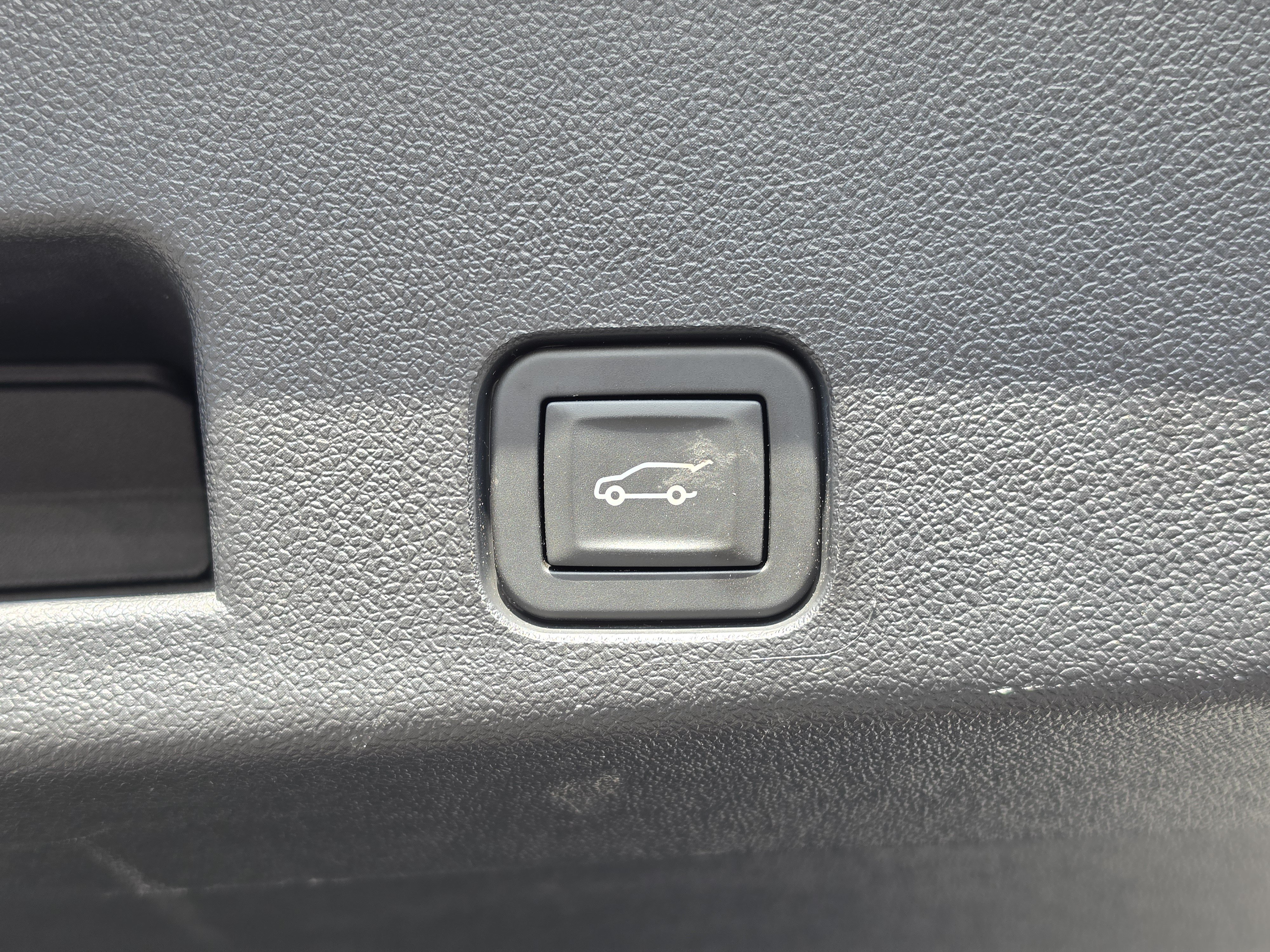 Used 2025 Chevrolet Traverse LT FWD image 16