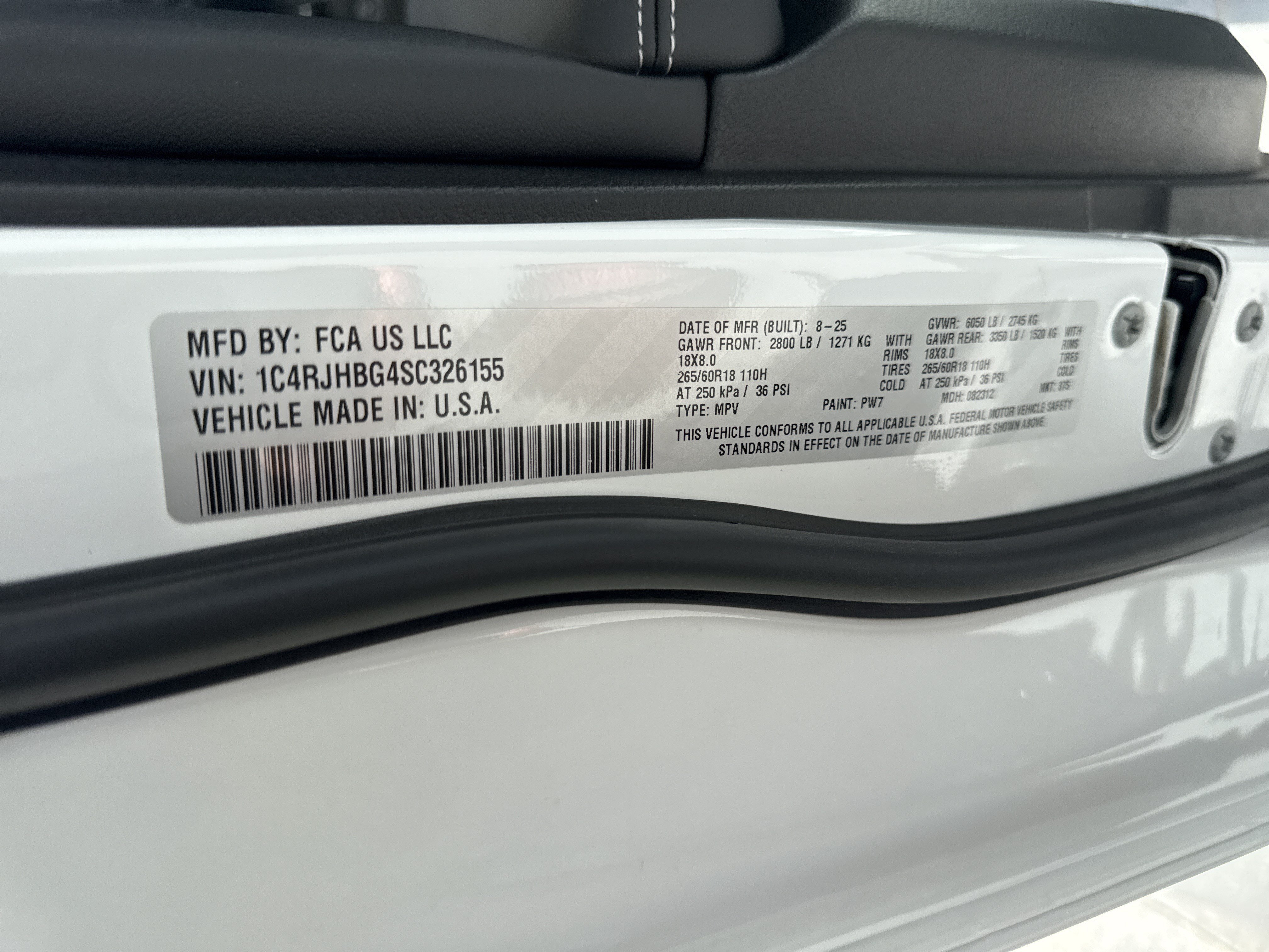 Used 2025 Jeep Grand Cherokee Limited AWD/4WD image 33