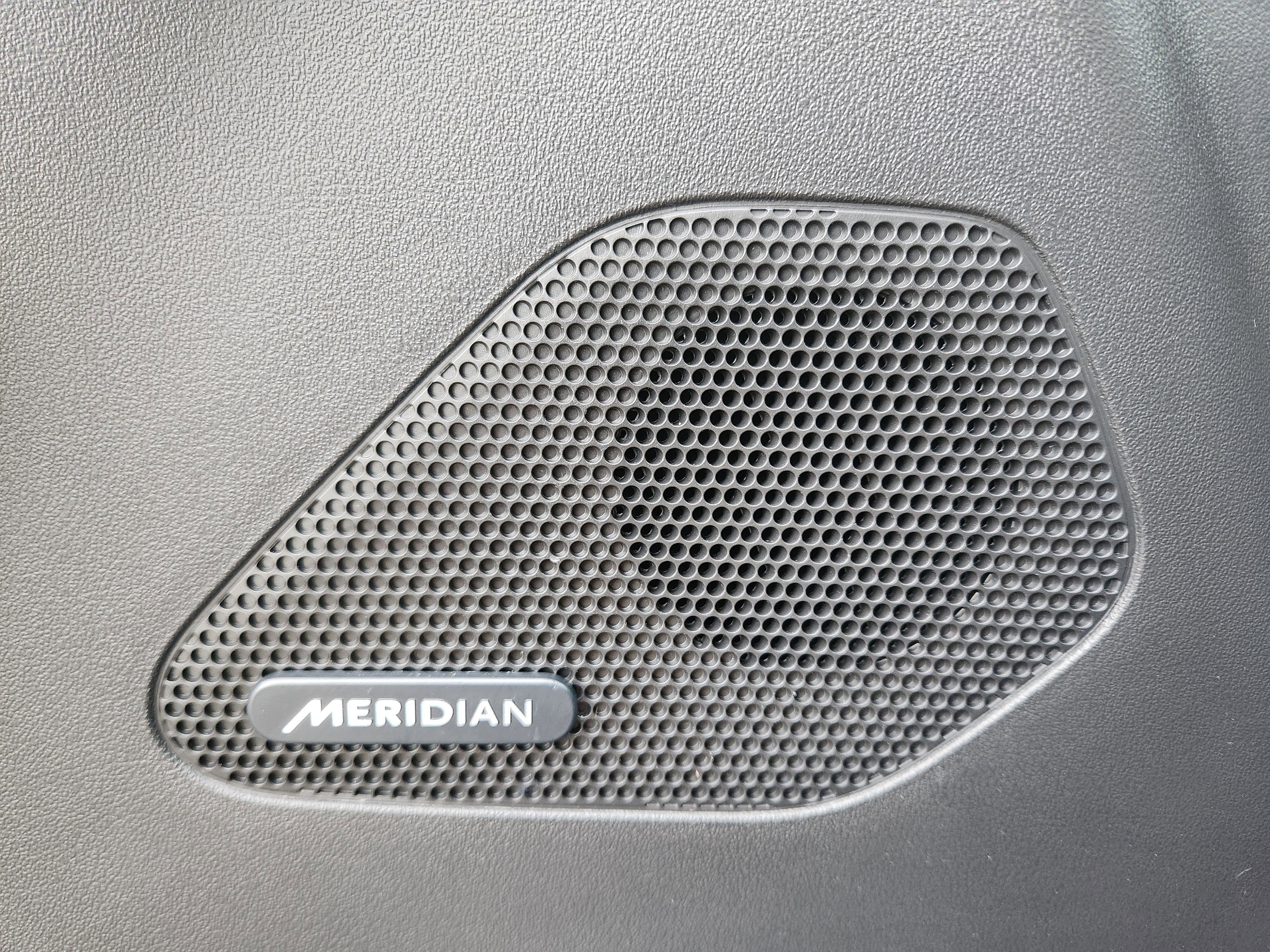 Used 2018 Jaguar F-PACE Premium image 13