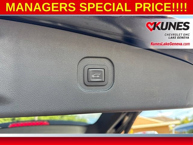 Used 2017 Chevrolet Equinox Premier w/ Enhanced Convenience Package AWD/4WD image 26