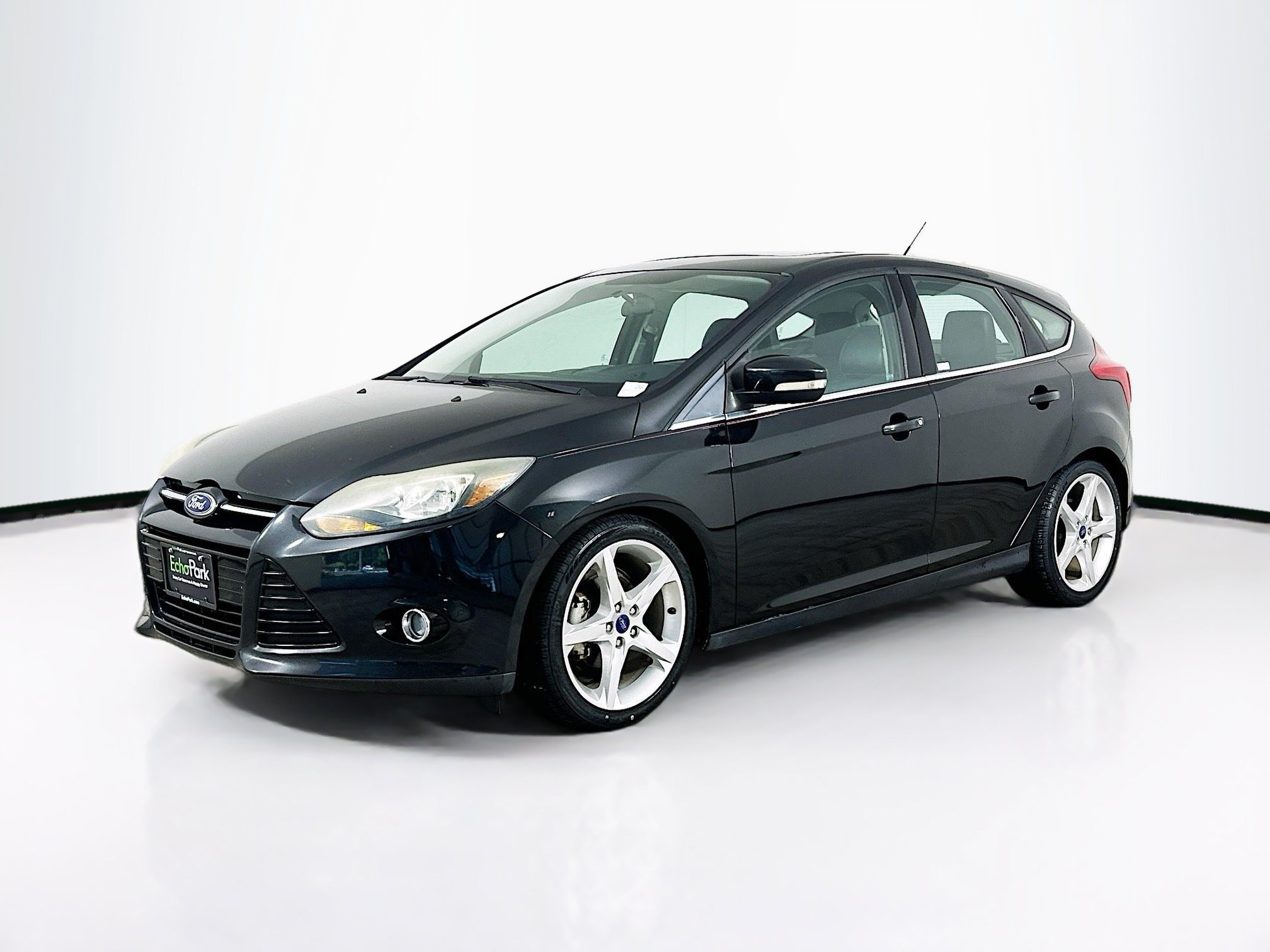 Used 2014 Ford Focus Titanium FWD image 3