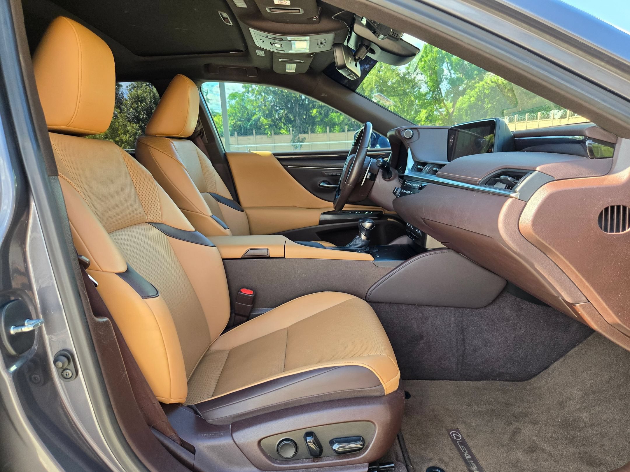 Used 2020 Lexus ES 300h w/ Premium Package FWD image 28