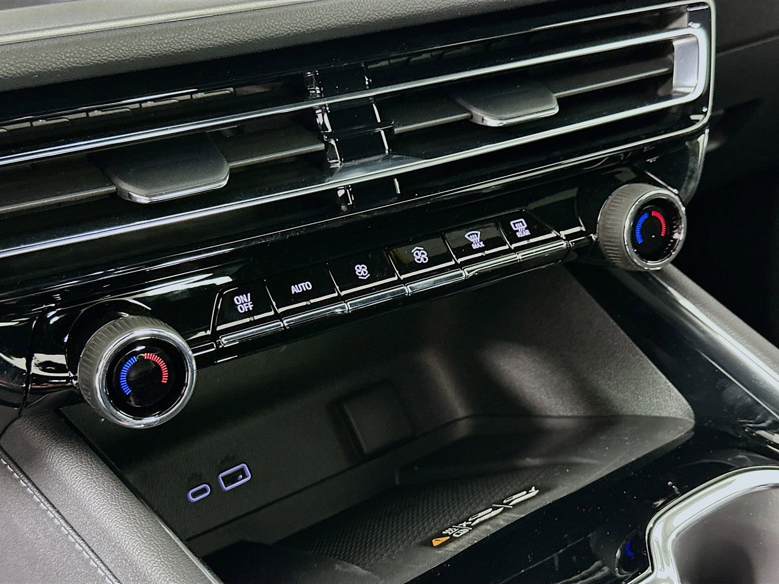 New 2026 Chevrolet Traverse LT image 16