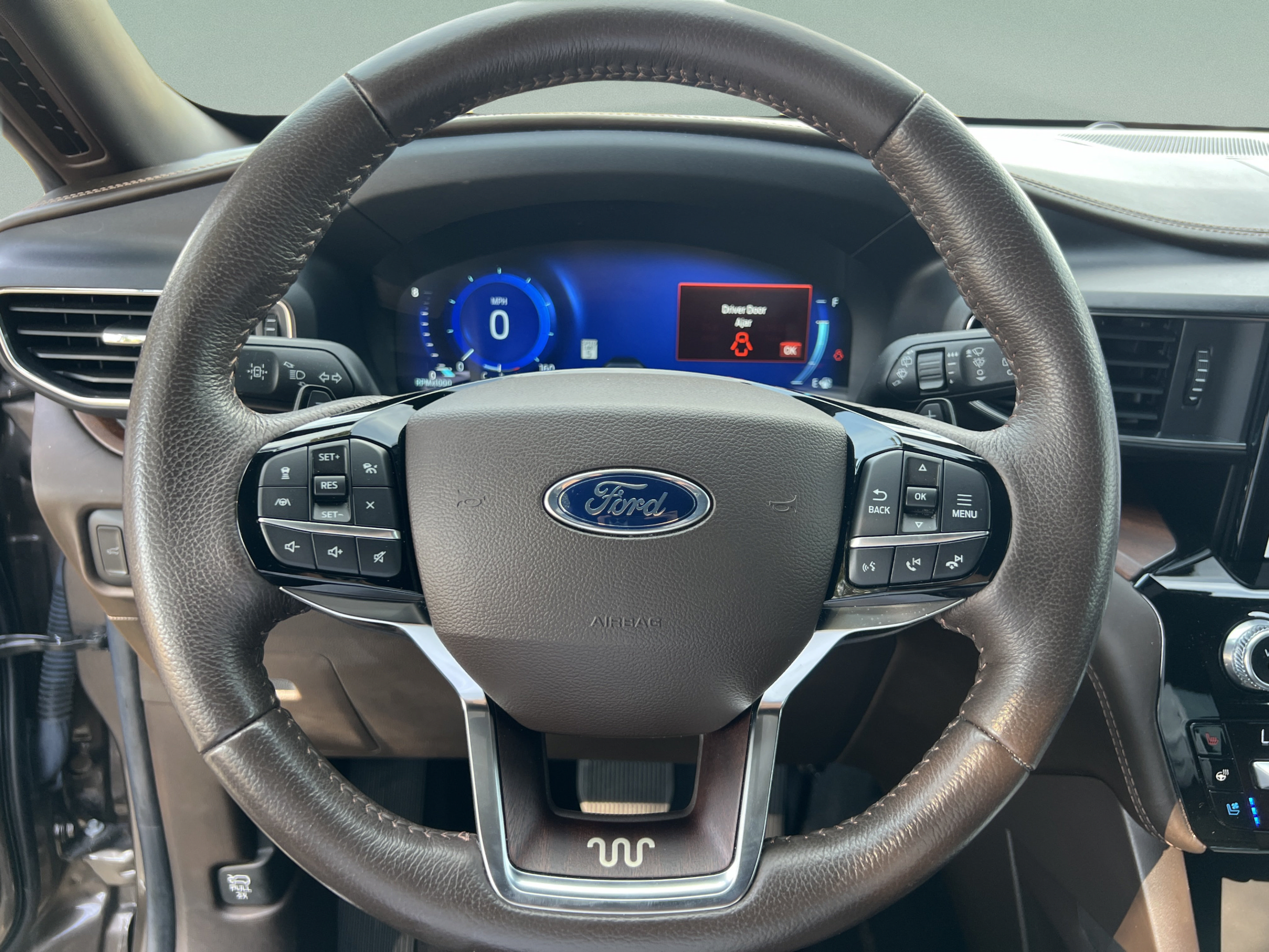 Used 2021 Ford Explorer King Ranch w/ Premium Technology Package RWD image 13