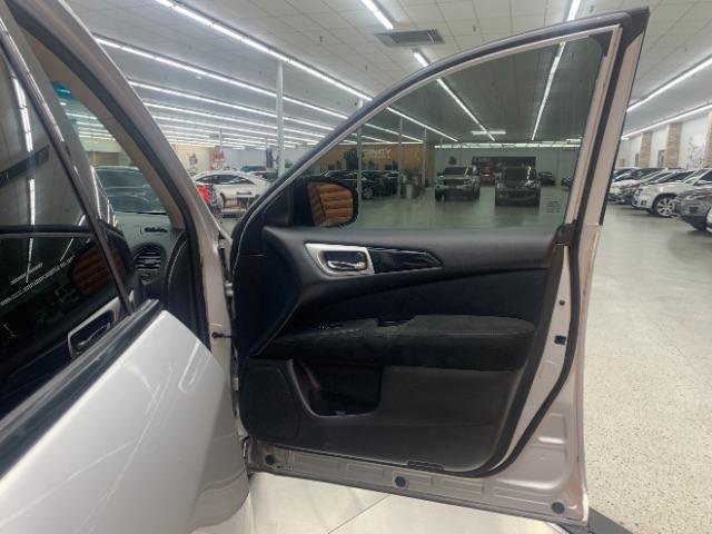 Used 2016 Nissan Pathfinder S image 24