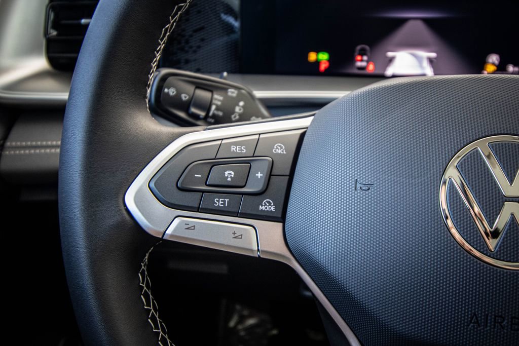 New 2026 Volkswagen Tiguan SE FWD image 37