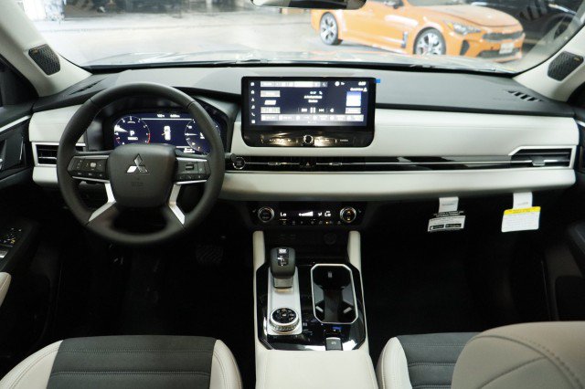 New 2026 Mitsubishi Outlander SE FWD image 19