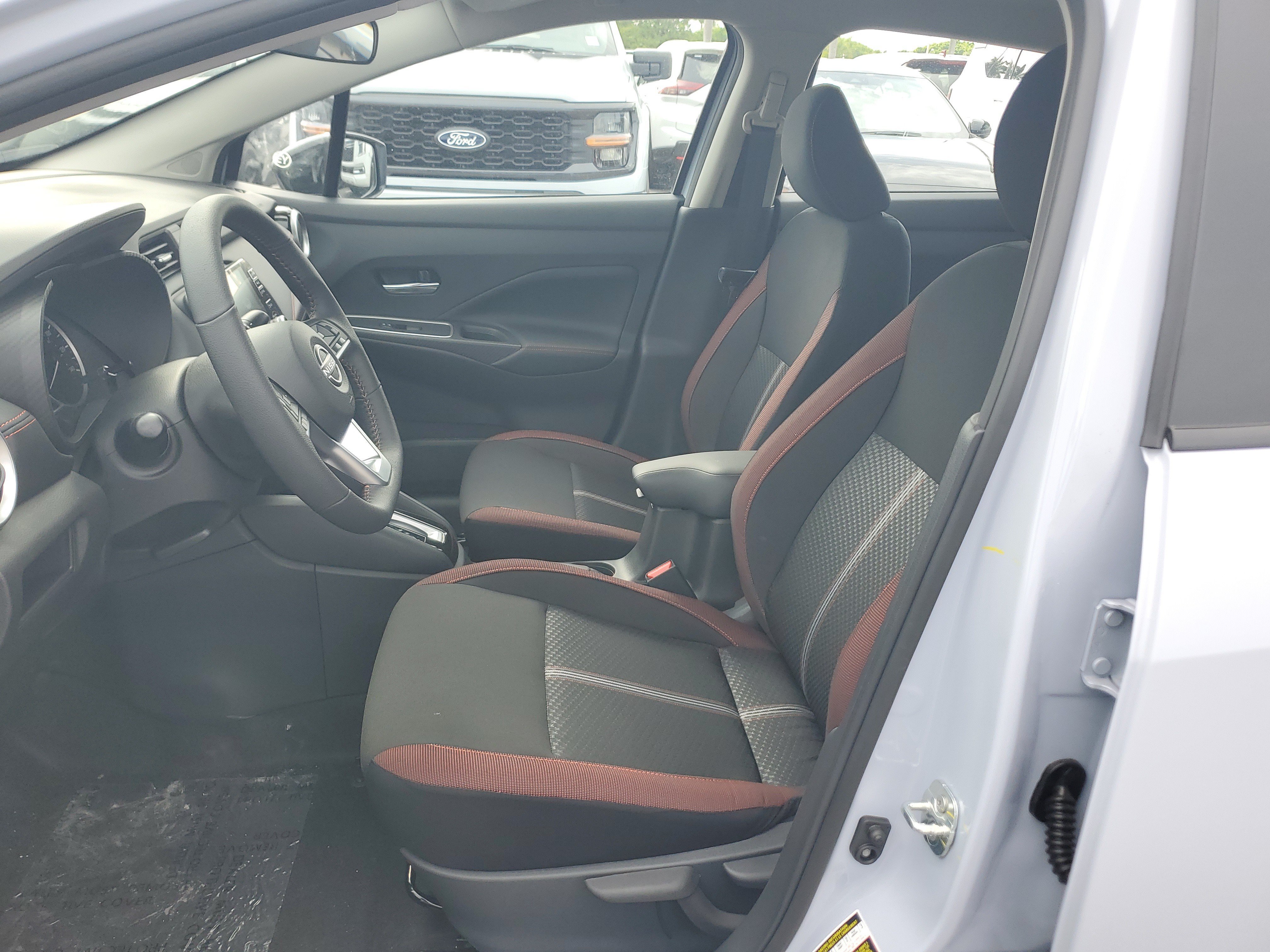 Used 2025 Nissan Versa SR w/ Trunk Package FWD image 9