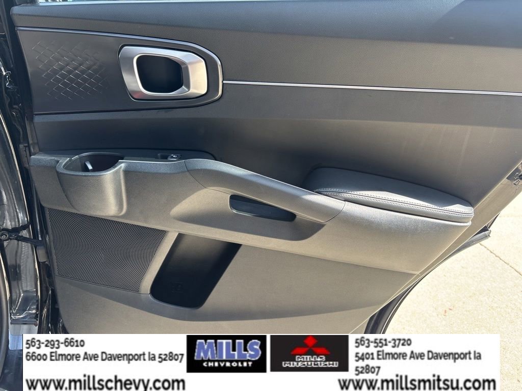 Used 2021 Kia Sorento LX image 16