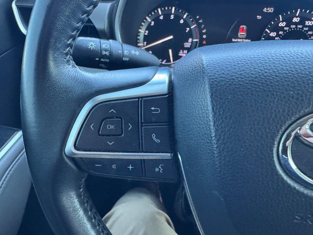 Used 2020 Toyota Highlander XLE AWD/4WD image 23