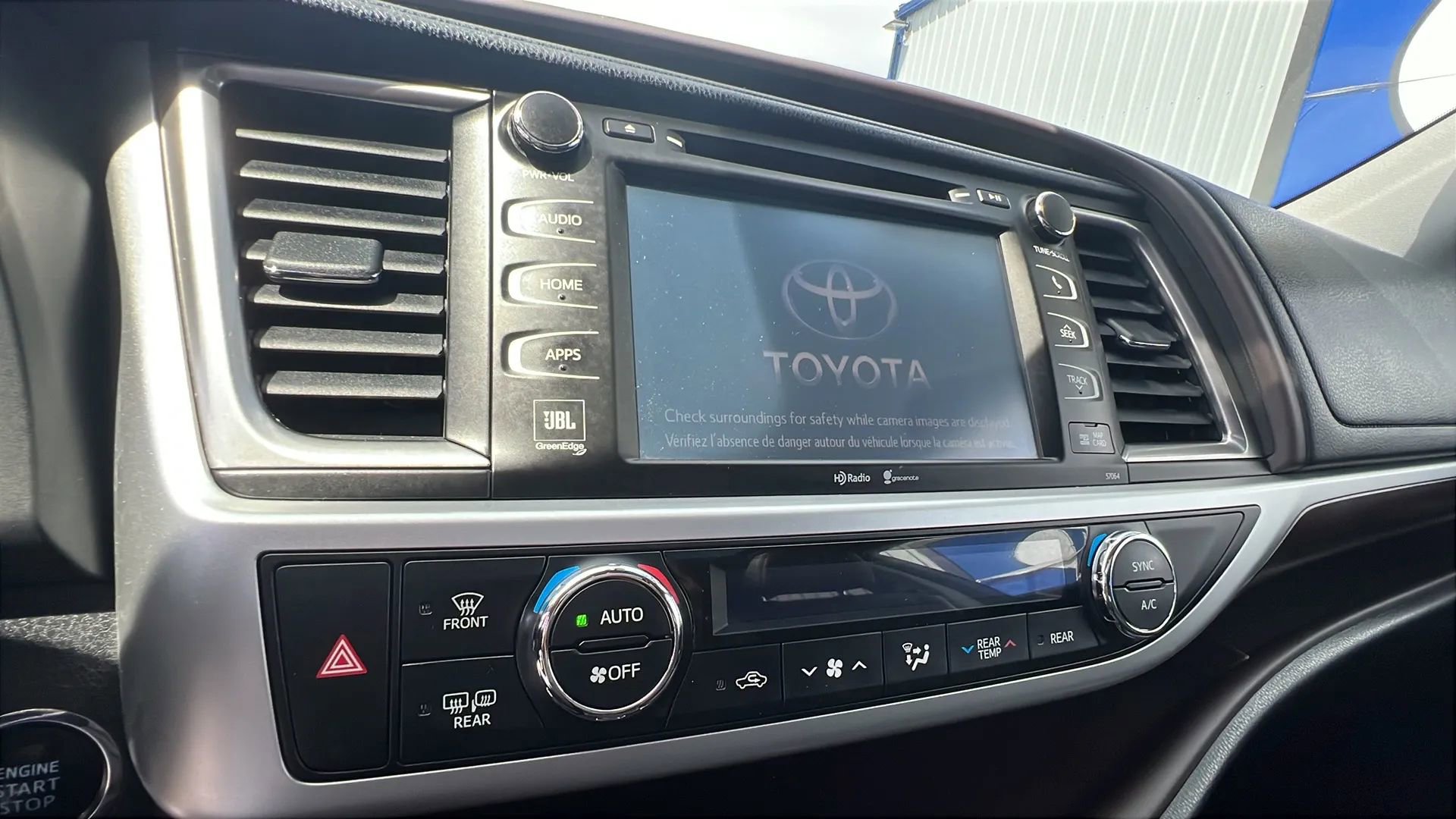 Used 2014 Toyota Highlander Limited w/ Driver Technology Package AWD/4WD image 27
