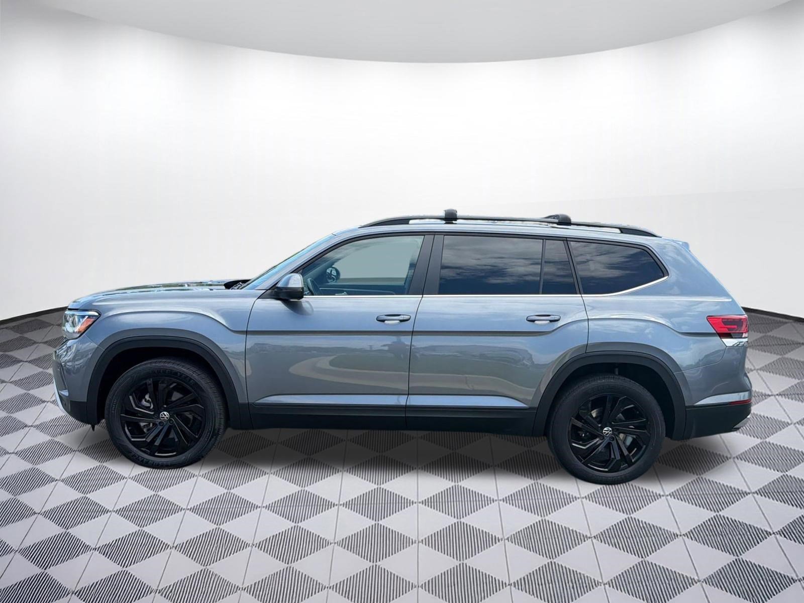 Used 2023 Volkswagen Atlas SE AWD/4WD image 2