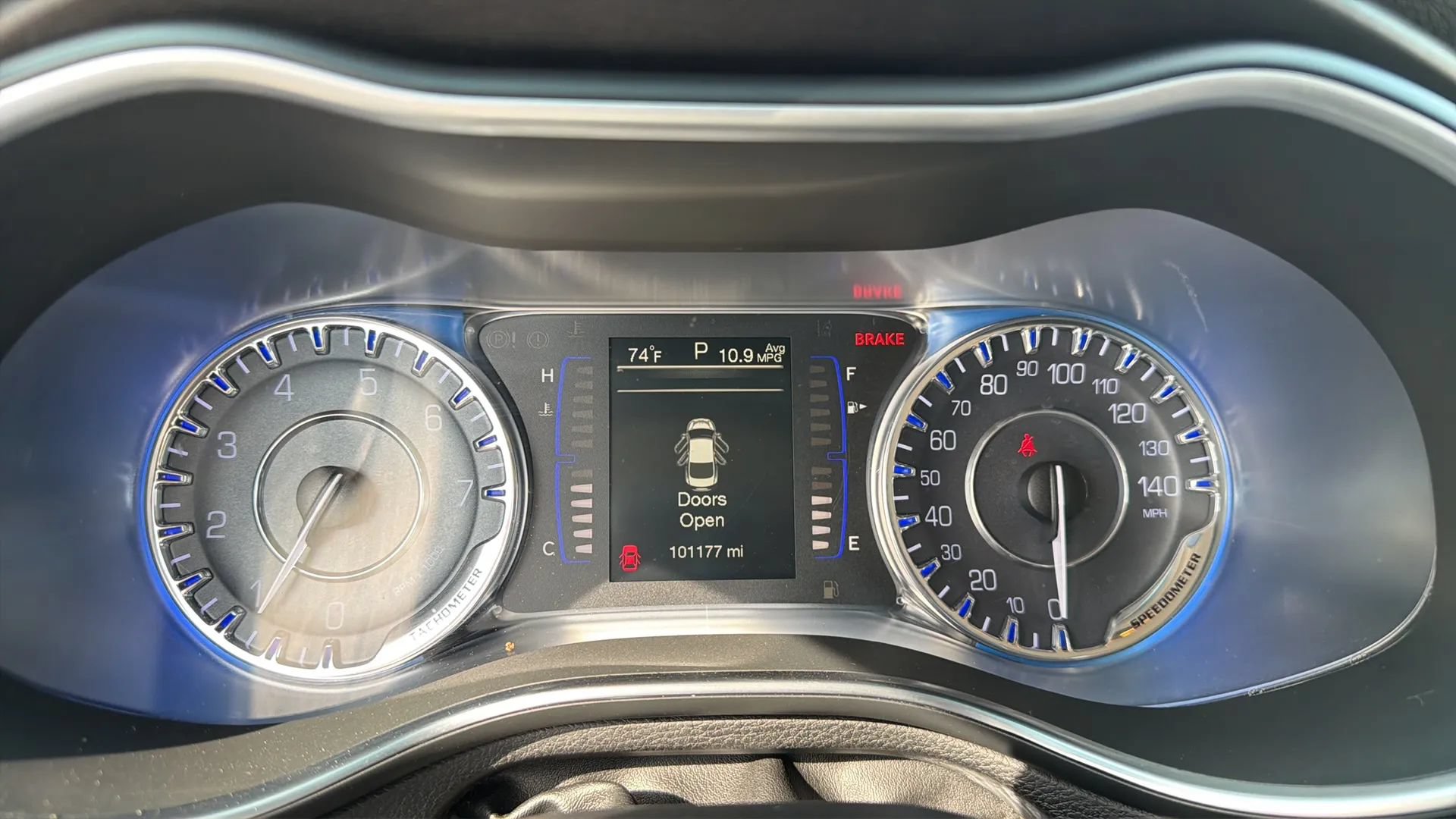 Used 2017 Chrysler 200 Limited Platinum w/ Comfort & Convenience Group FWD image 18