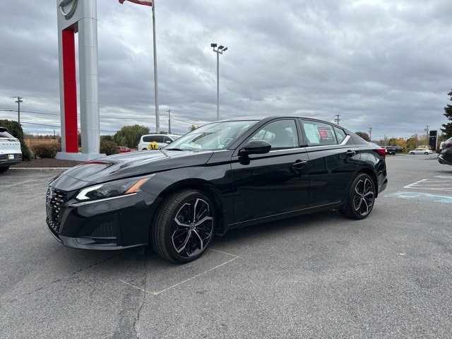 Used 2024 Nissan Altima 2.5 SR w/ SR Premium Package image 4