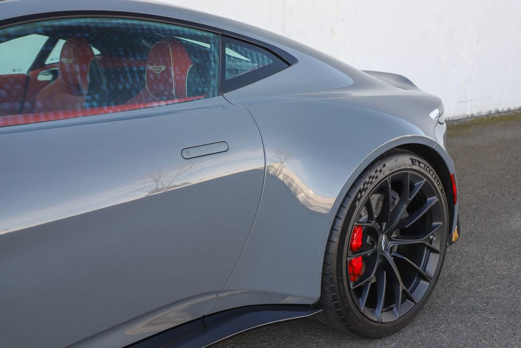 Used 2025 Aston Martin V8 Vantage Coupe image 59