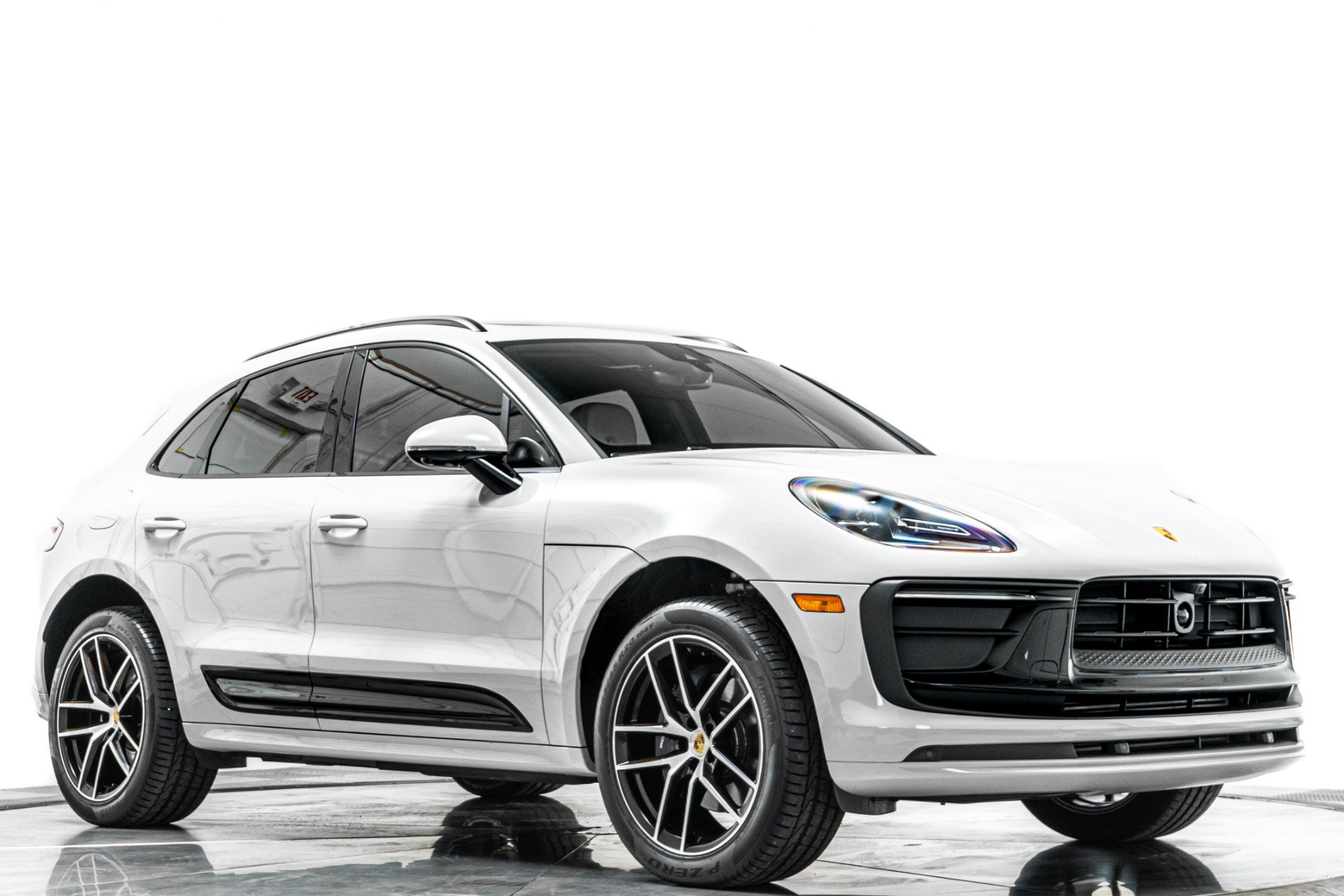 Used 2026 Porsche Macan AWD/4WD image 33