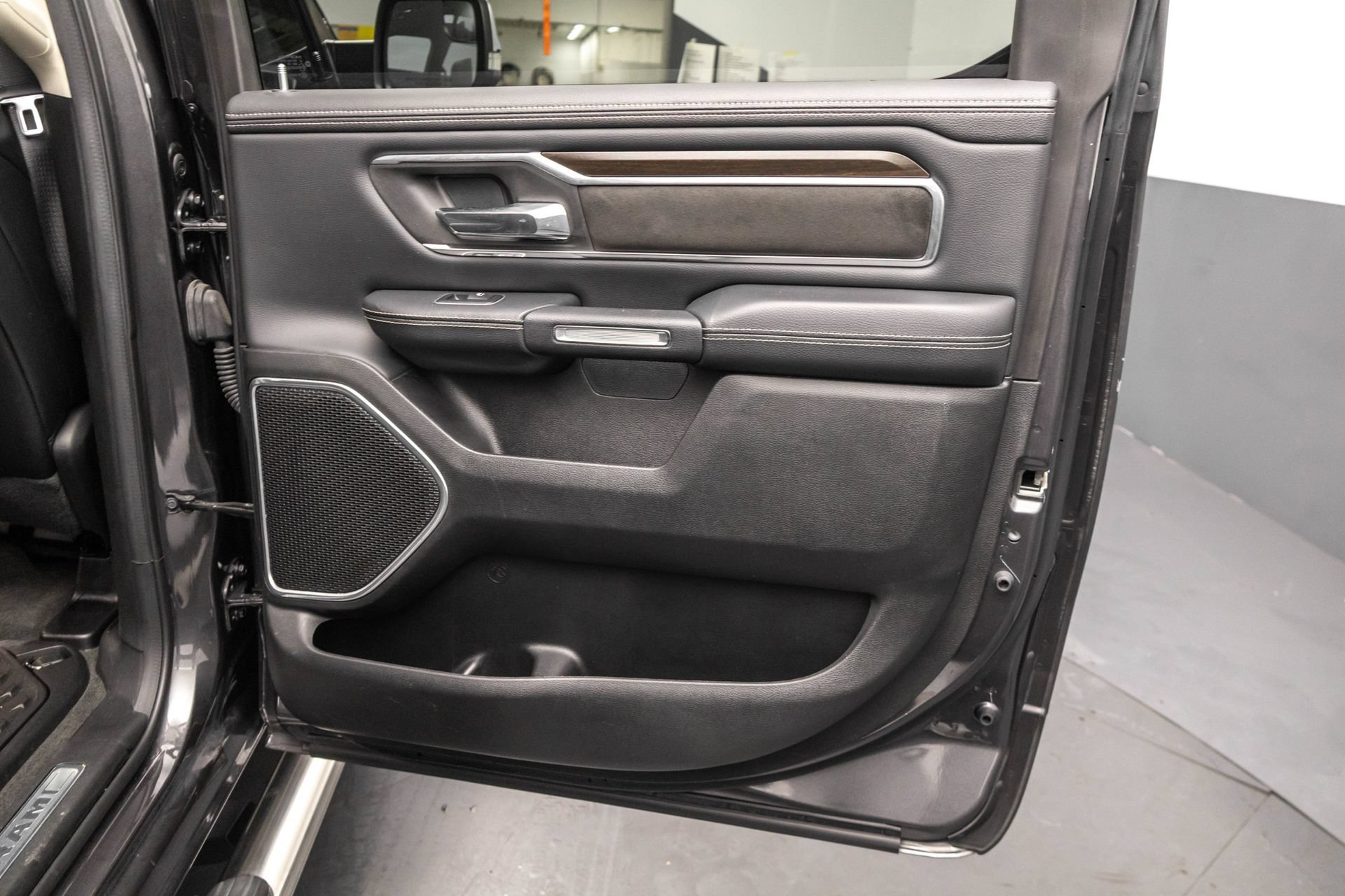 Used 2022 RAM 1500 Laramie RWD image 36