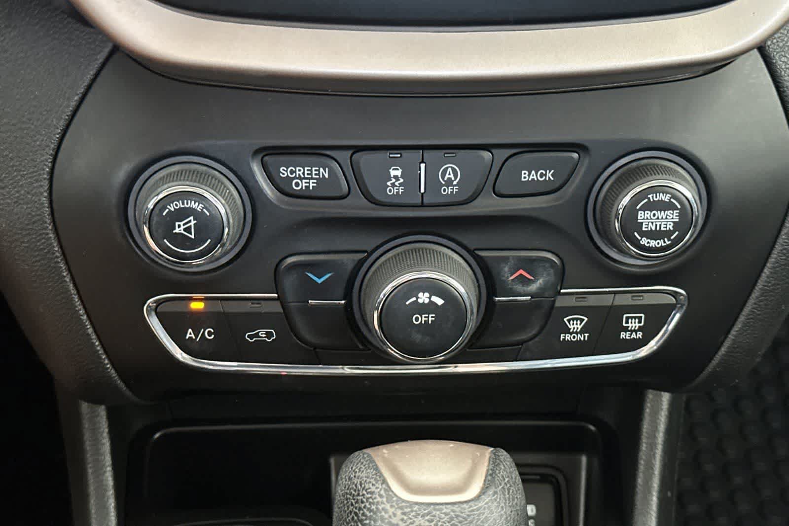 Used 2017 Jeep Cherokee Latitude w/ True North Edition AWD/4WD image 21