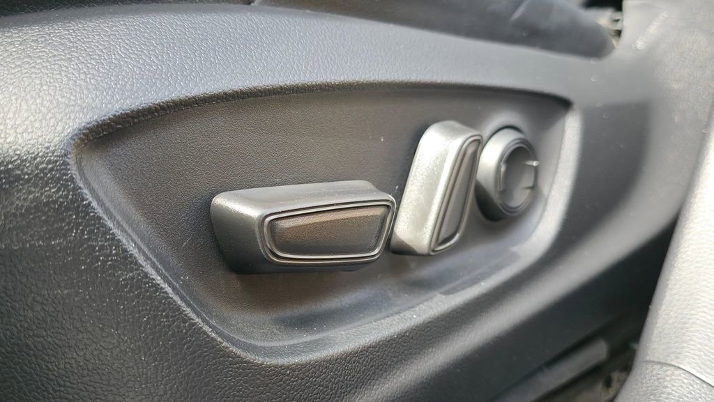 Used 2022 Toyota Corolla XSE w/ Carpet Mat Package (TMS) image 26