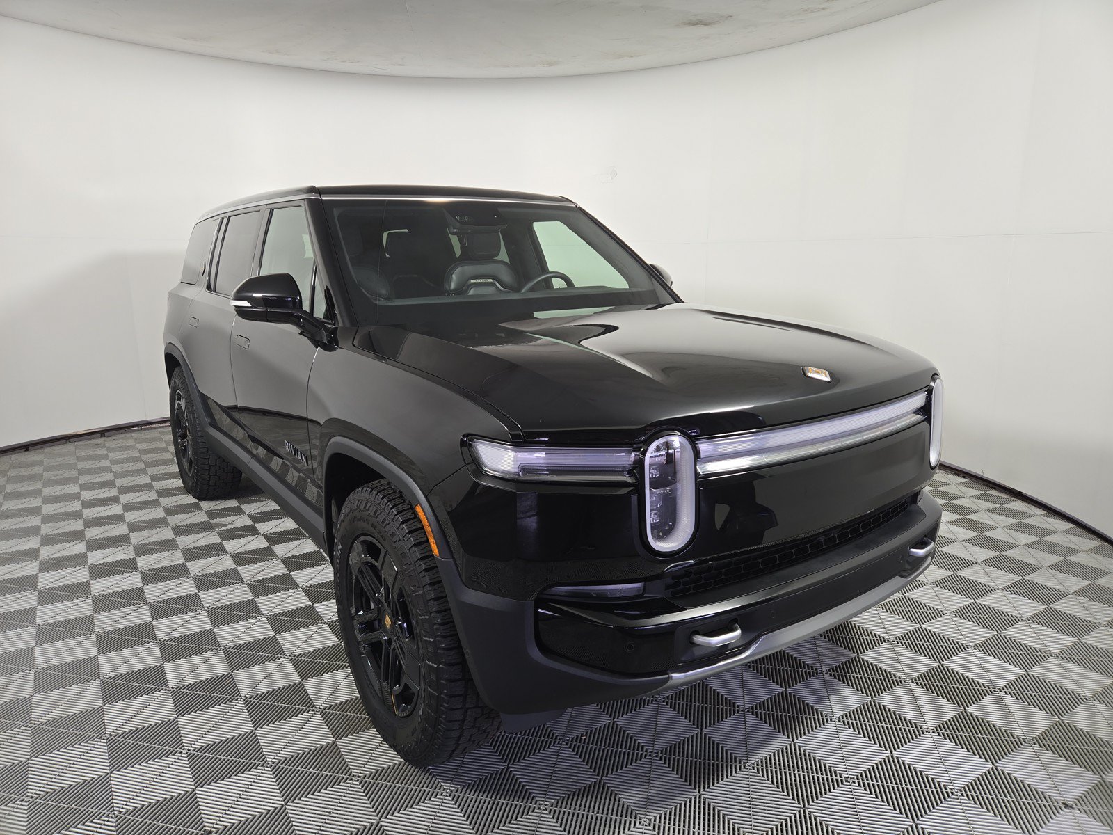Used 2025 Rivian R1S Adventure AWD/4WD image 7