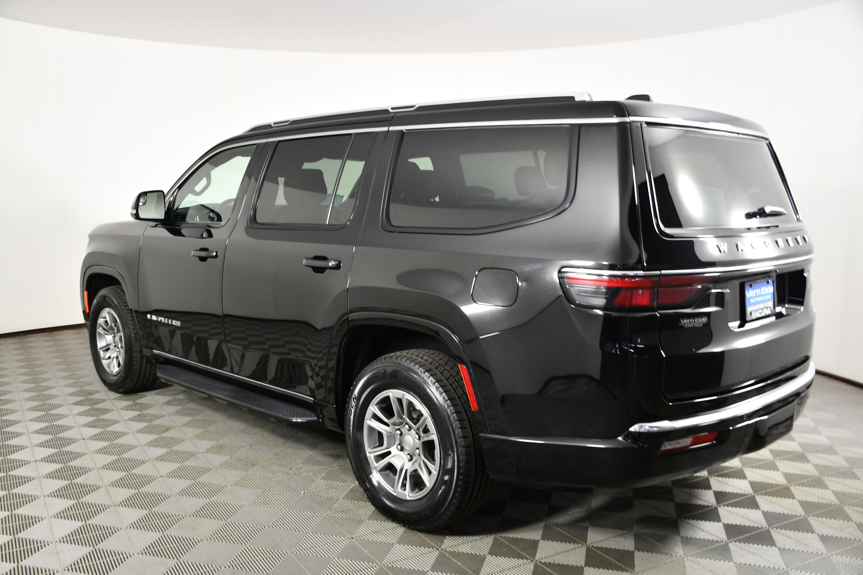 Used 2024 Jeep Wagoneer 4WD w/ HD Trailer Tow Package image 8