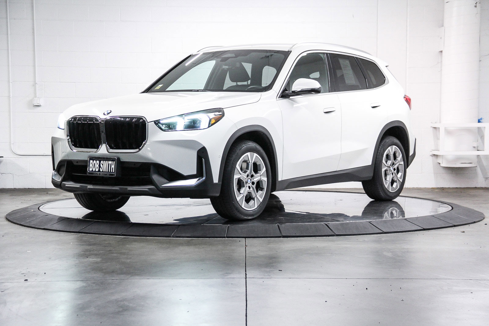 Certified 2023 BMW X1 xDrive28i AWD/4WD image 3