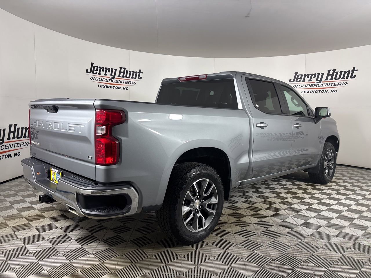 Used 2023 Chevrolet Silverado 1500 LT w/ Z71 Off-Road Package image 4