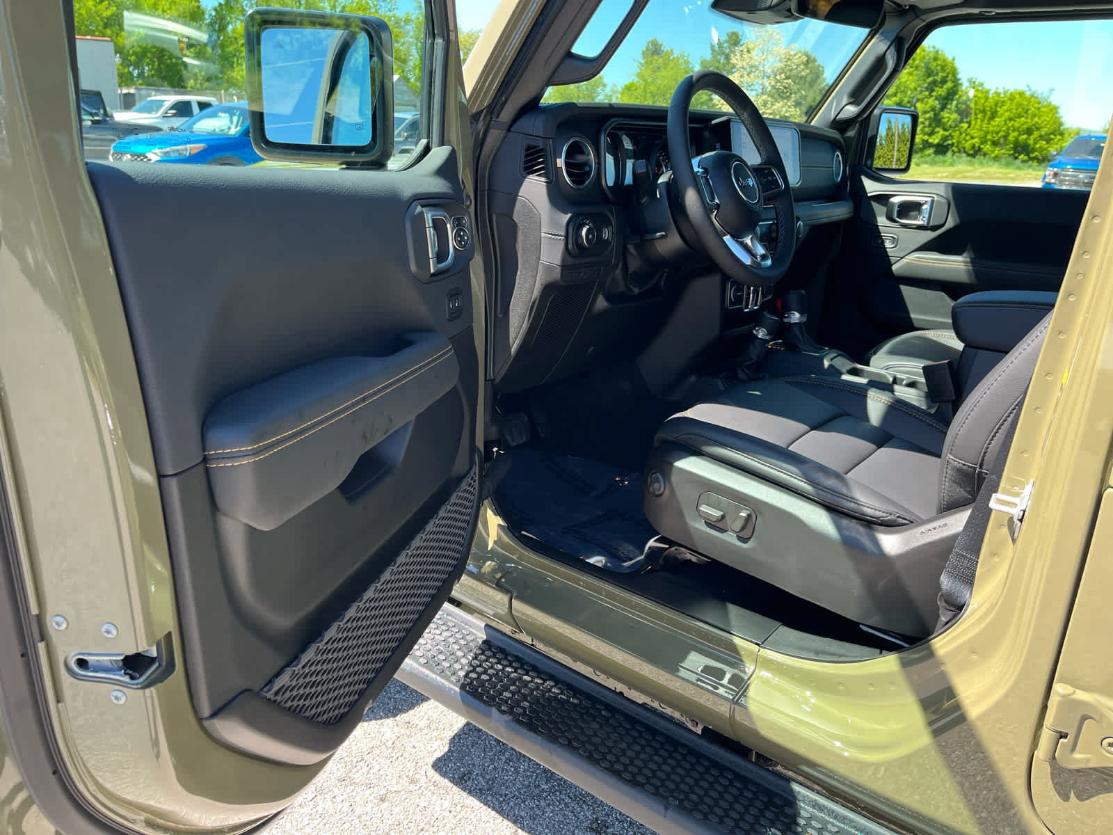 New 2026 Jeep Wrangler Unlimited Sahara AWD/4WD image 9