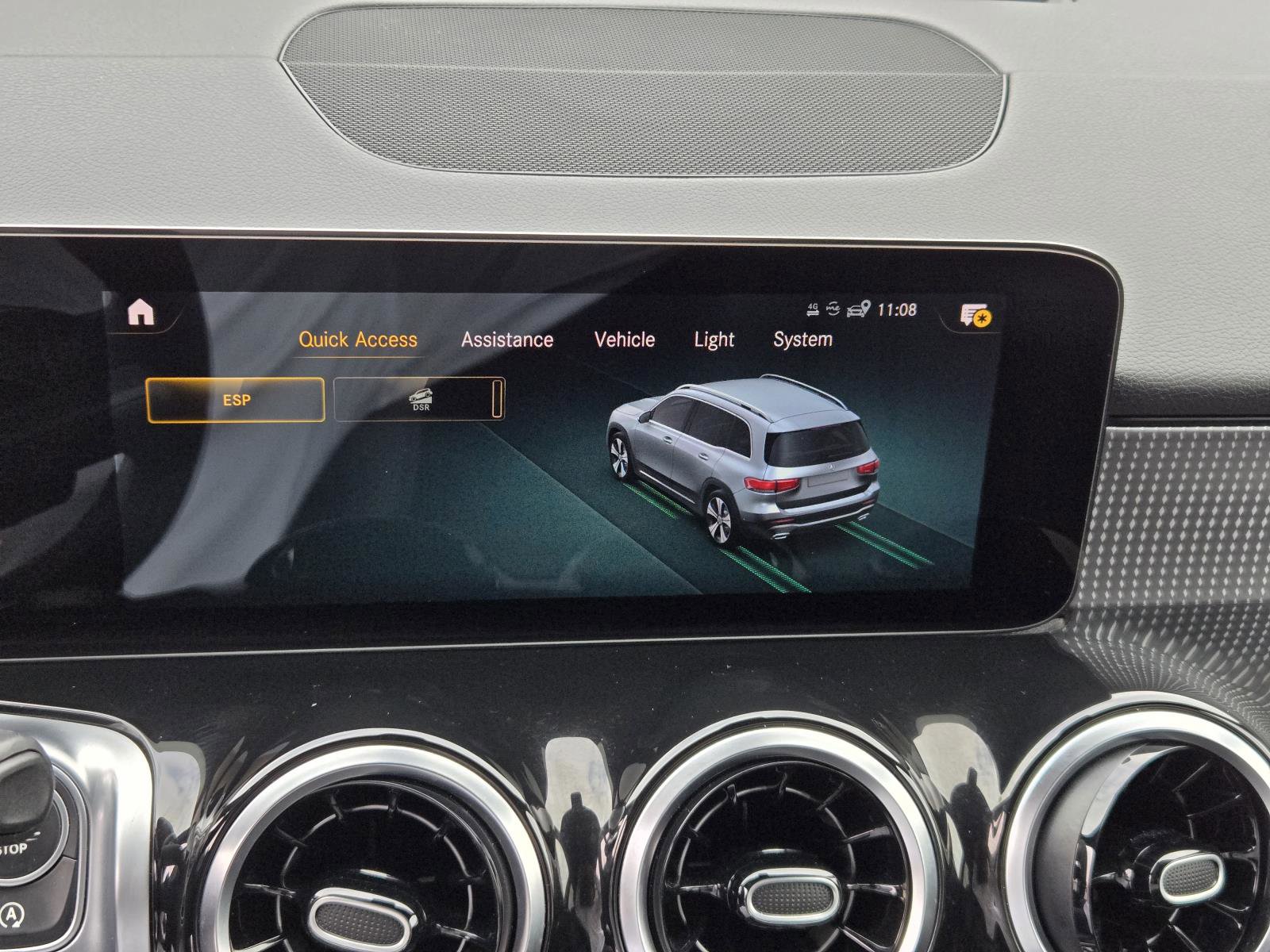 Used 2022 Mercedes-Benz GLB 250 4MATIC w/ Premium Package Lite image 10